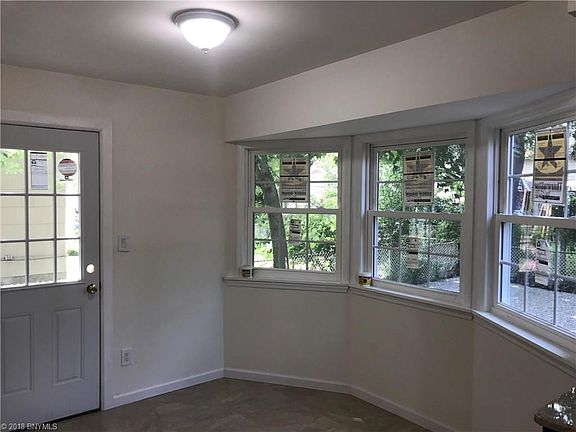 3rd image of 3756 Richmond Ave