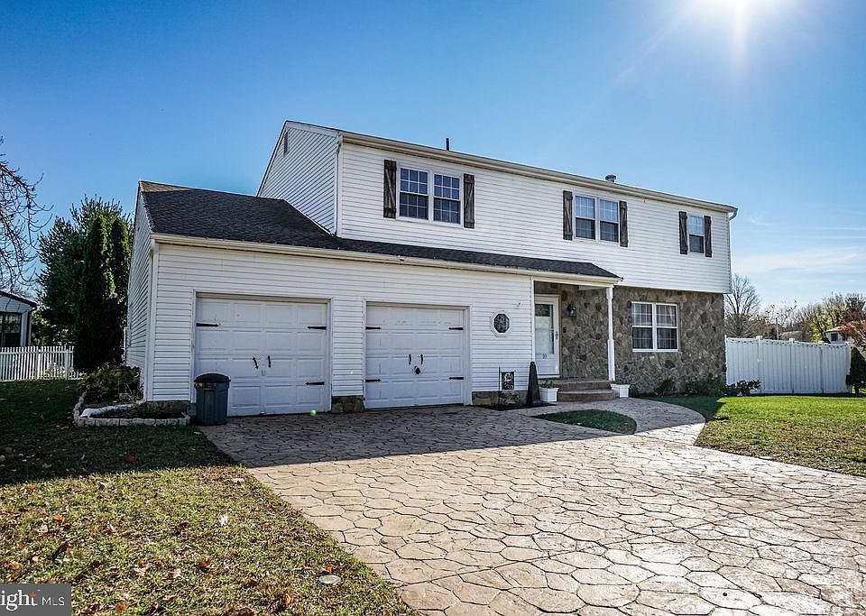 1st image of 10 Mills Dr
