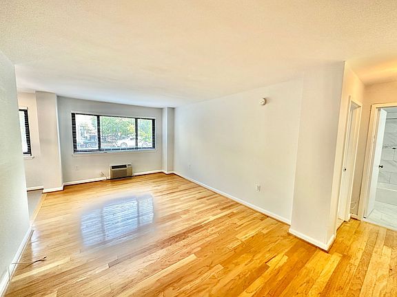 3rd image of 1816 New Hampshire Ave NW APT 108