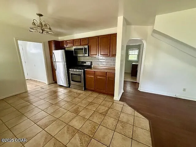 2631 E Vandalia St — Photo 4