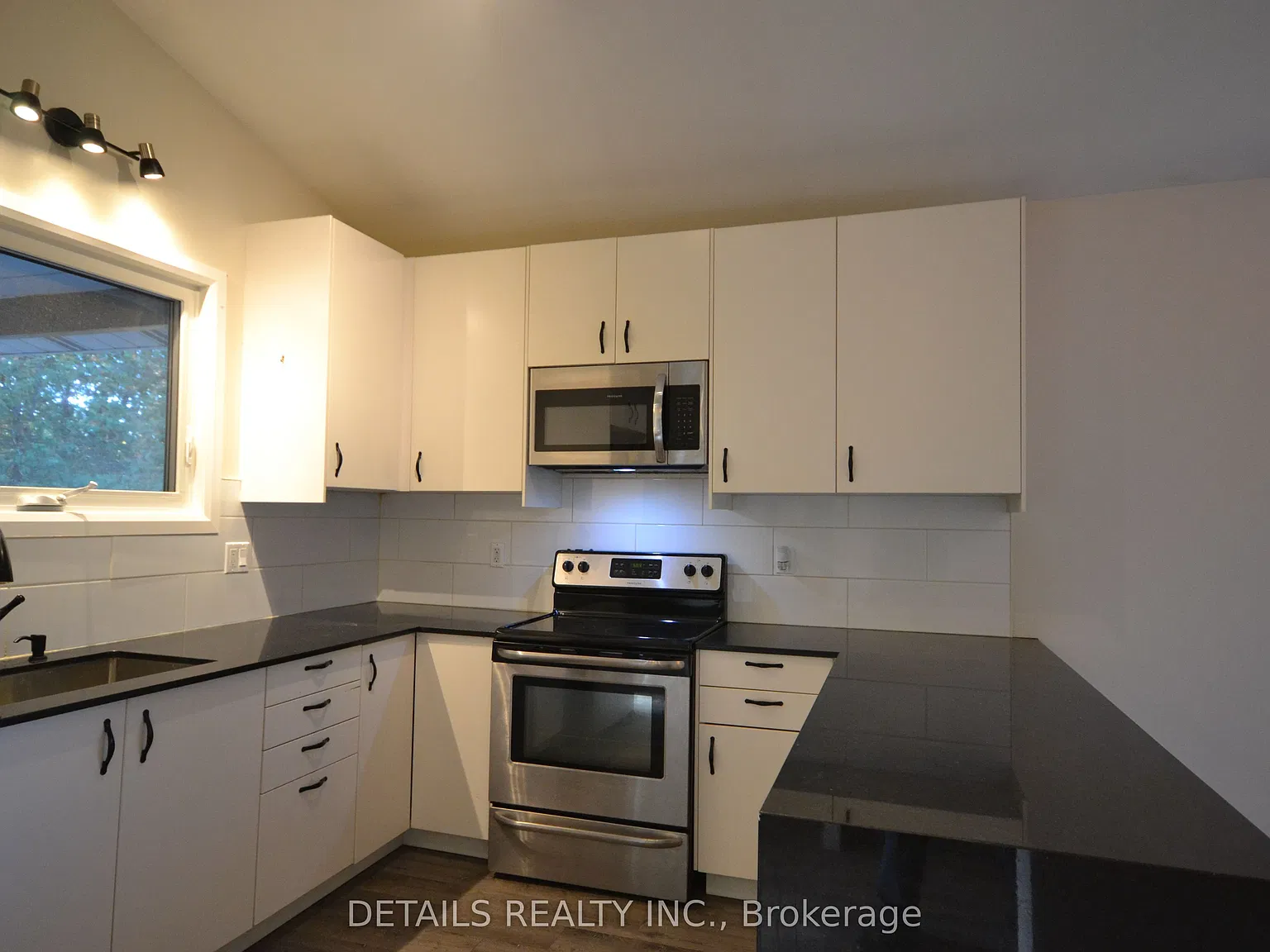 4 bed, $2,995 — Photo 4
