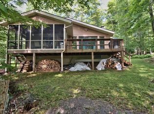 129 Lake Dr E, Gouldsboro, PA 18424