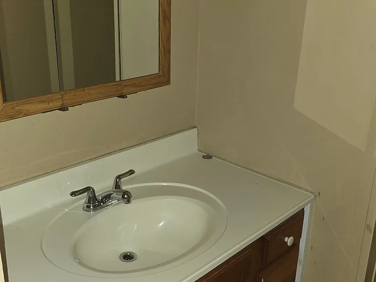 50 Main St #8 — Photo 14