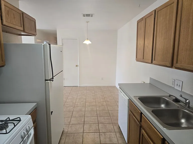 1915 Alex Ave — Photo 8