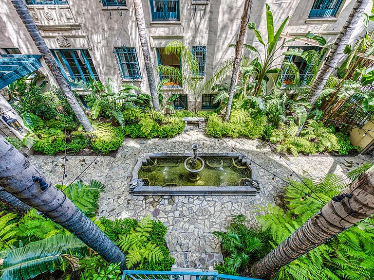 Los Altos A Legendary Residence at 4121 Wilshire Blvd — Photo 4