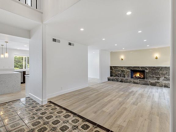 4th image of 27026 De Berry Dr