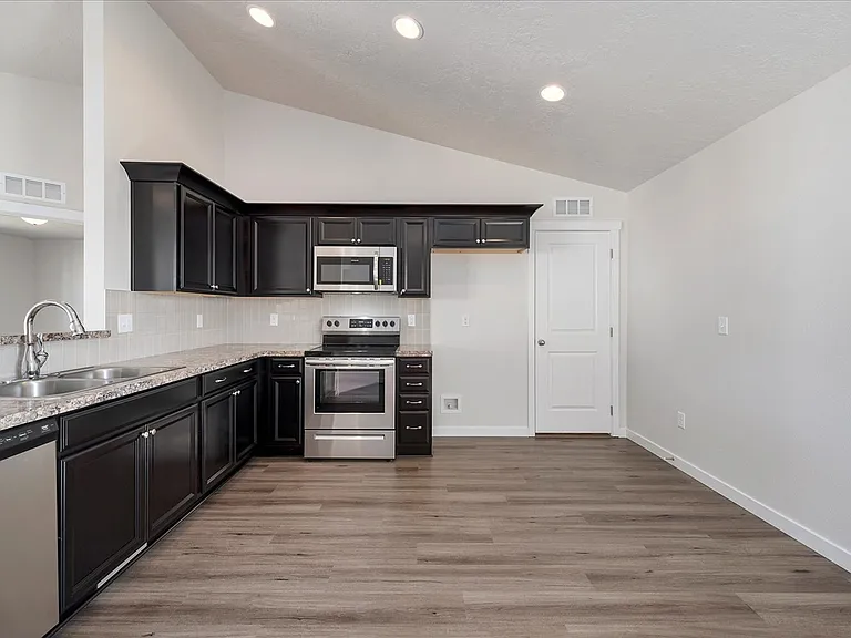16732 Senden Ave — Photo 1