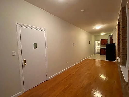 3rd image of 329 W 35th St APT 1E