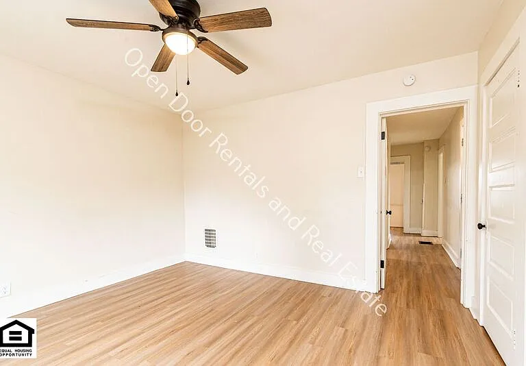 2516 S Lafayette St — Photo 11