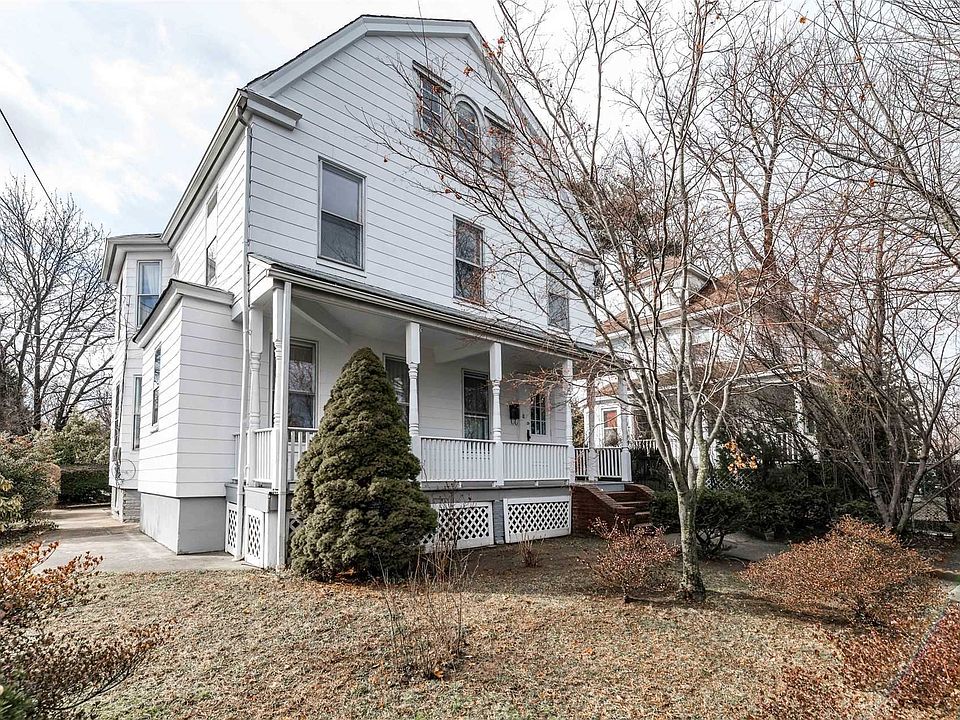 1st image of 193 Glen Cove Ave