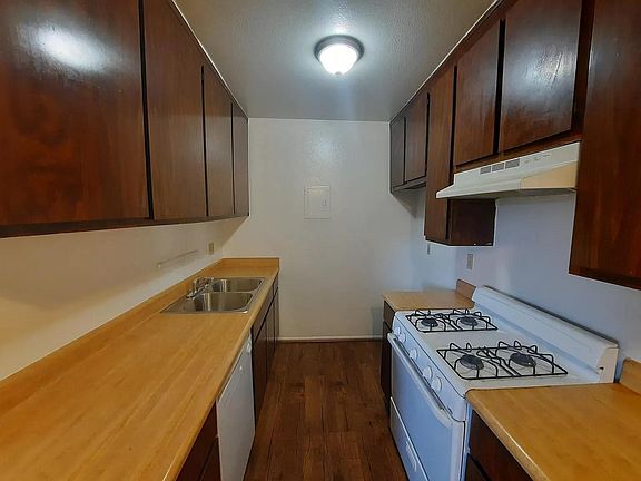 5th image of 6128 Cahuenga Blvd APT 214
