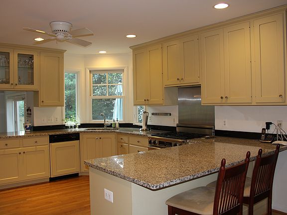 4th image of 6505 Beverly Ave