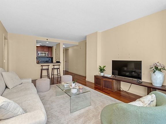 3rd image of 8-12 Museum Way Unit 1625