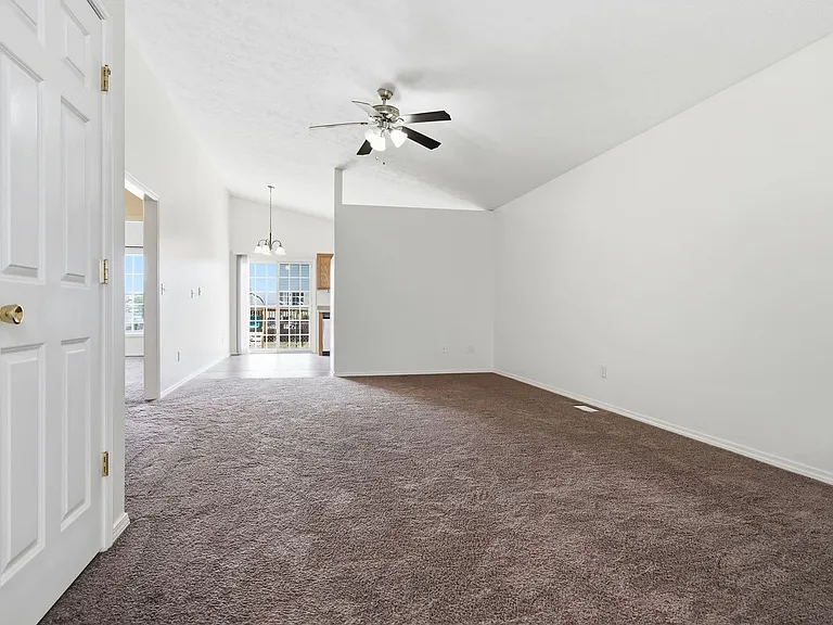 1102 Rader Run — Photo 3