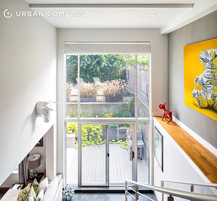 Sold by Compass | media 21