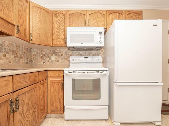 5th image of 70 Botterill Cres Unit 70
