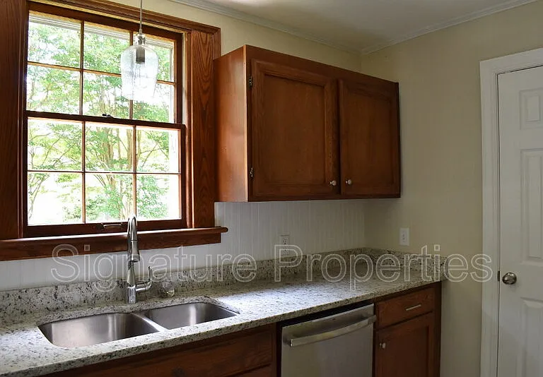 8304 Michael Rd — Photo 4