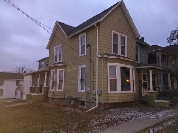 2nd image of 303 1/2 W Galena Ave