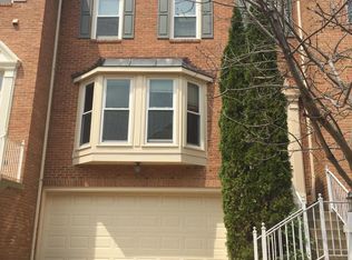 8512 Harvest Oak Dr, Vienna, VA 22182