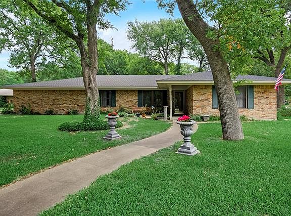 2nd image of 2801 Hillcrest Dr