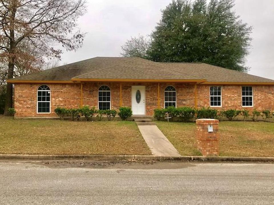 1st image of 140 Meadow Brook Dr