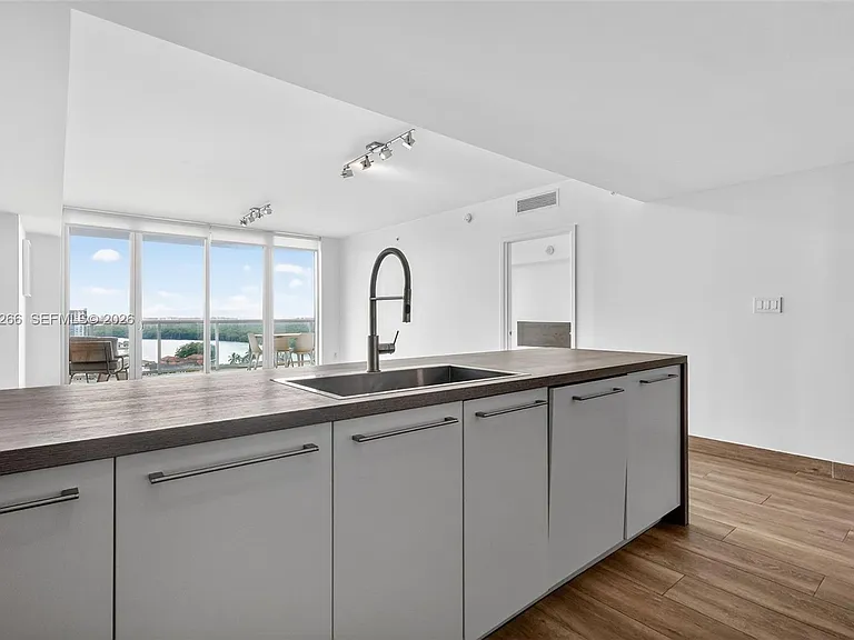 400 Sunny Isles Blvd #1207 — Photo 22