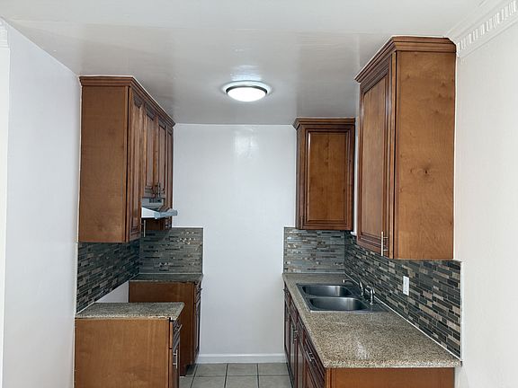 4th image of 448 S Catalina St #2