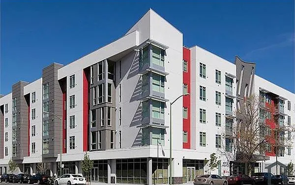 2 bed, 820 sqft, $1,619 — Photo 1