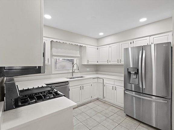 4th image of 38434 N Russell Ave