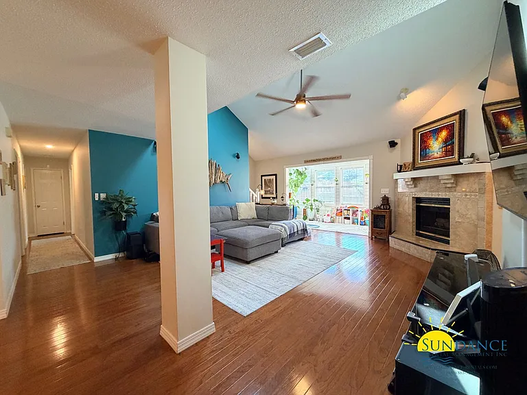 115 Long Pointe Dr — Photo 27