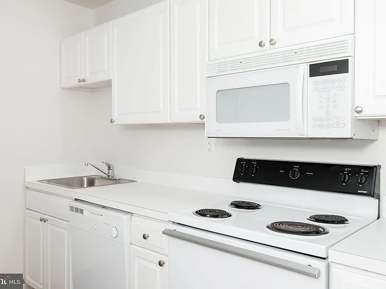 2201 S 16th St #601 — Photo 9