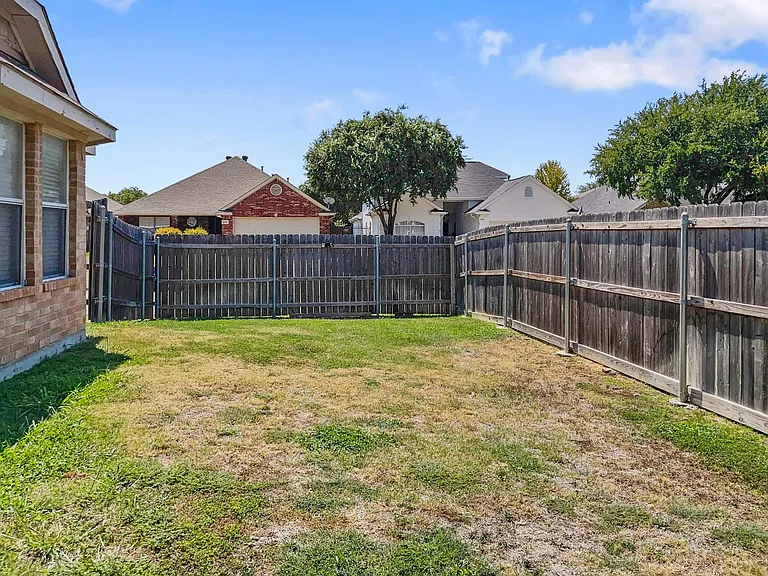 6220 Reddenson Dr — Photo 18