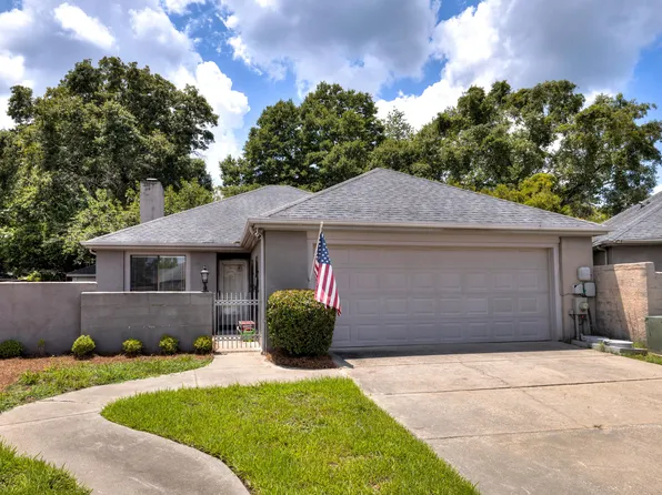 2202 Graystone Dr, Sumter, SC 29150