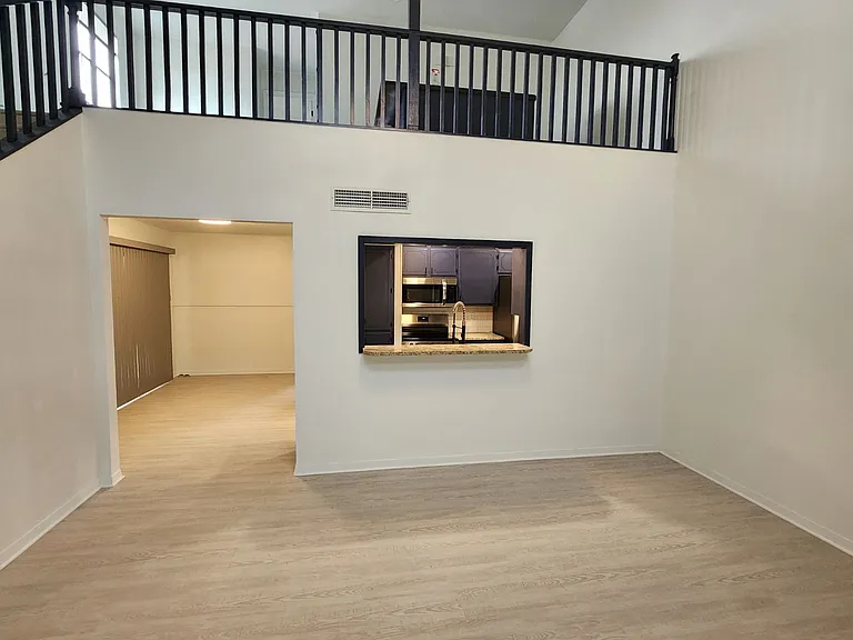103 Brentwood Dr #103 — Photo 4