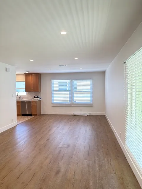 3 bed, 2030 sqft, $5,200 — Photo 4