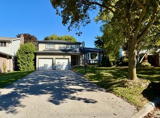 16 Cypress Point Ct, Markham, ON L3T 1V7