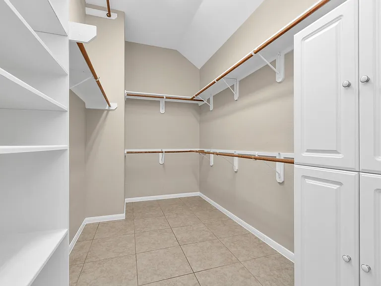 1915 Crescent Oak Dr — Photo 37