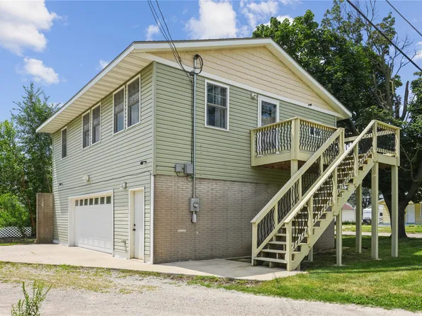 1413 J St SW, Cedar Rapids, IA 52404