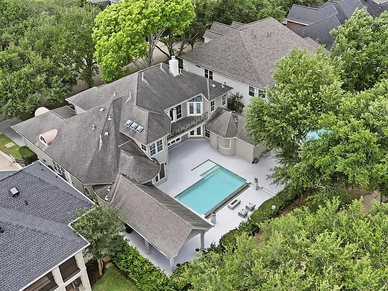 3315 Riviera Dr — Photo 40