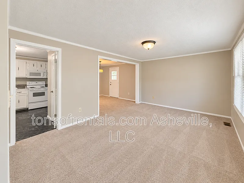 3 bed, 2.0 bath, 1150 sqft, $1,995 — Photo 4