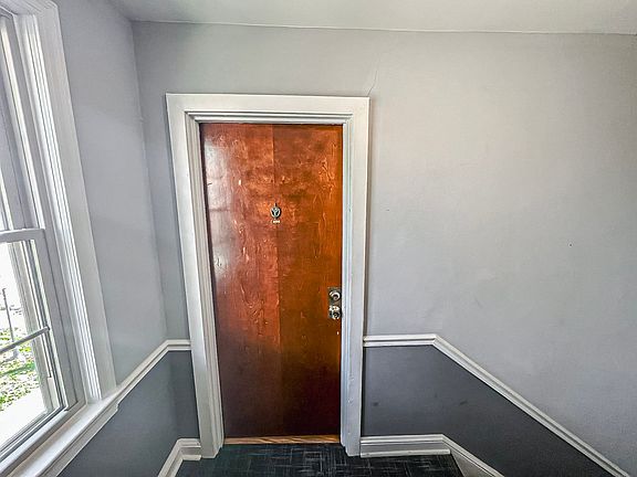 3rd image of 2513 Arlington Blvd APT 201)