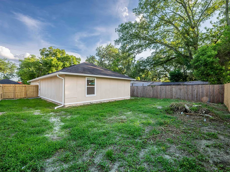 8205 Berry Ave — Photo 33