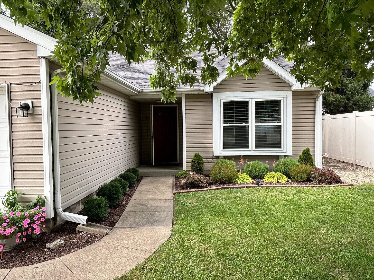 3 bed, 1243 sqft, $1,795 — Photo 2