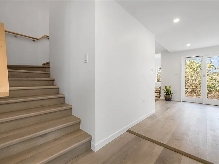 561 Beechwood St #SF — Photo 11