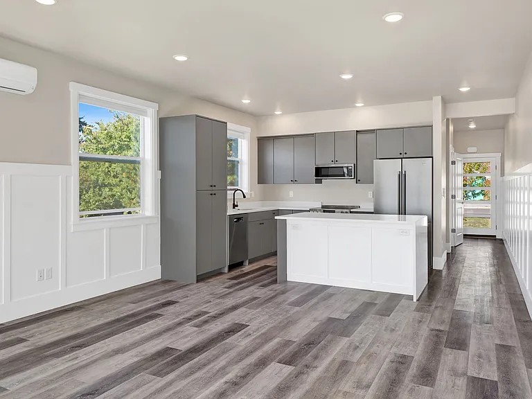 781 Georgia St — Photo 17