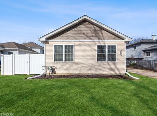 614 N Michigan Ave, Villa Park, IL 60181