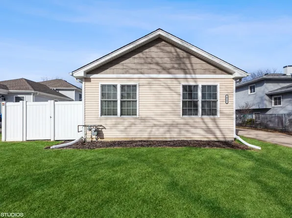 614 N Michigan Ave, Villa Park, IL 60181