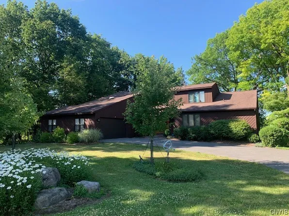4964 Tenterden Dr, Syracuse, NY 13215
