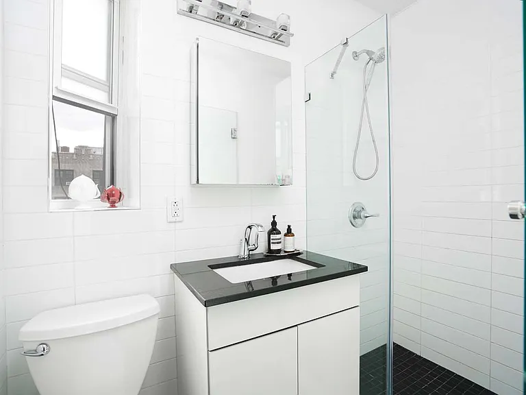 210 W 10th St #5F — Photo 5