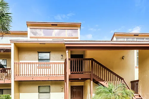 304 Lakeview Dr E Photo 1